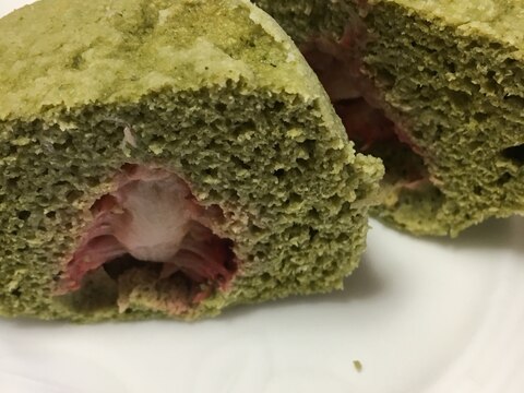 いちご入りの抹茶おからケーキ！